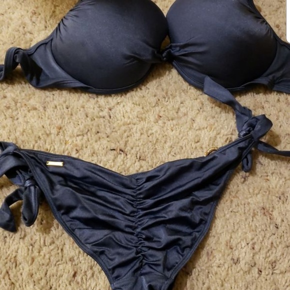 Victoria's Secret bikini - Picture 2 of 2